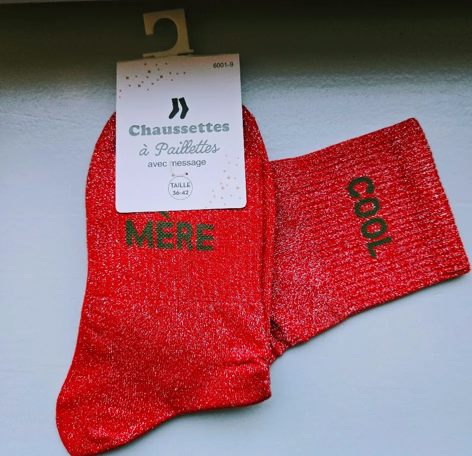 Chaussettes Pailletées - Mère cool rouge (écriture kaki)